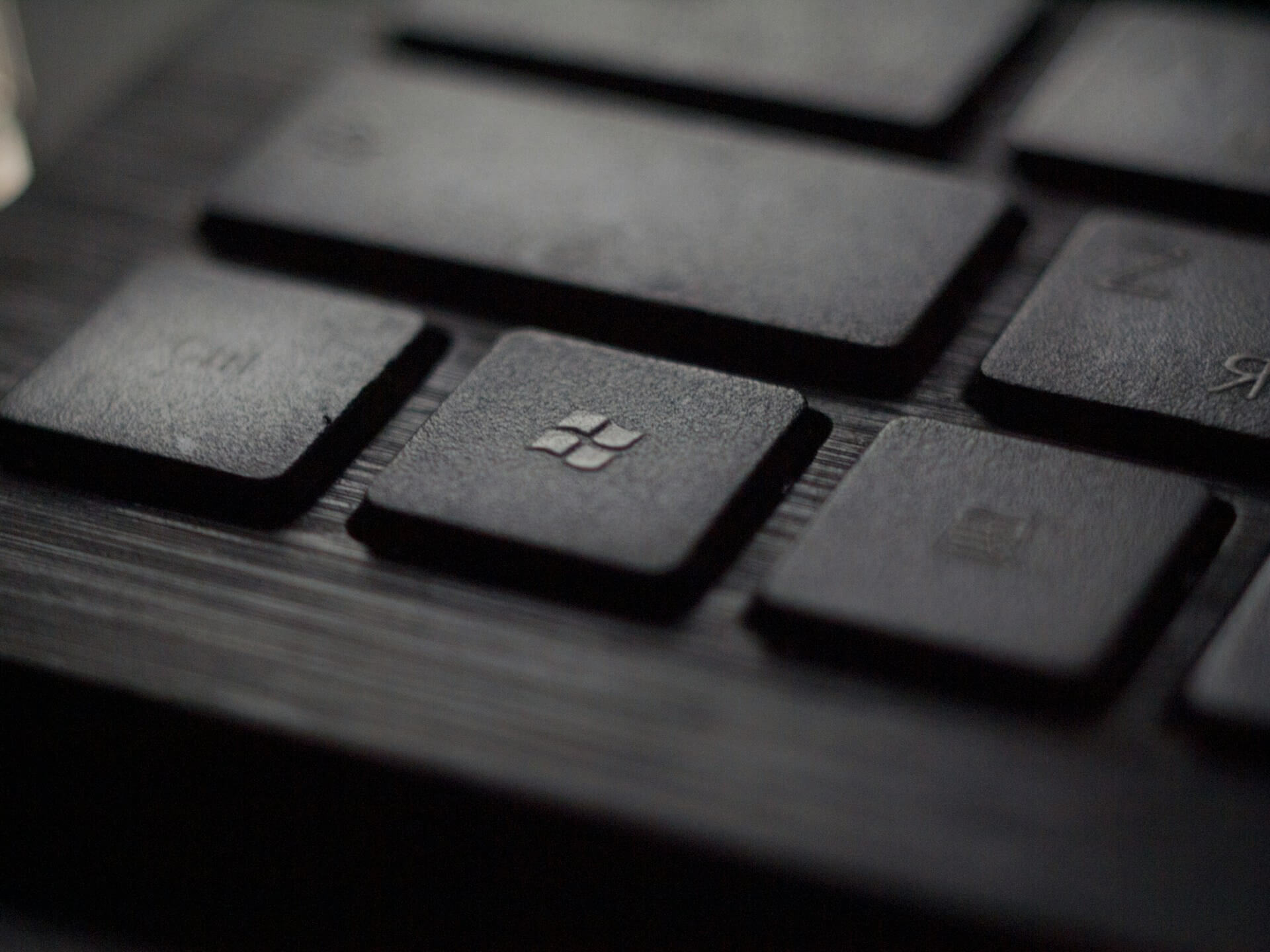 Serverele Windows în 2025: O Soluție Stabilă pentru Companii?